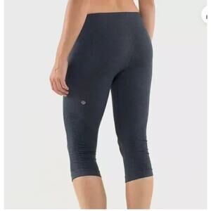 Lululemon In The FLow Slate Blue Gray Side Ruche Crop Yoga Pant 8